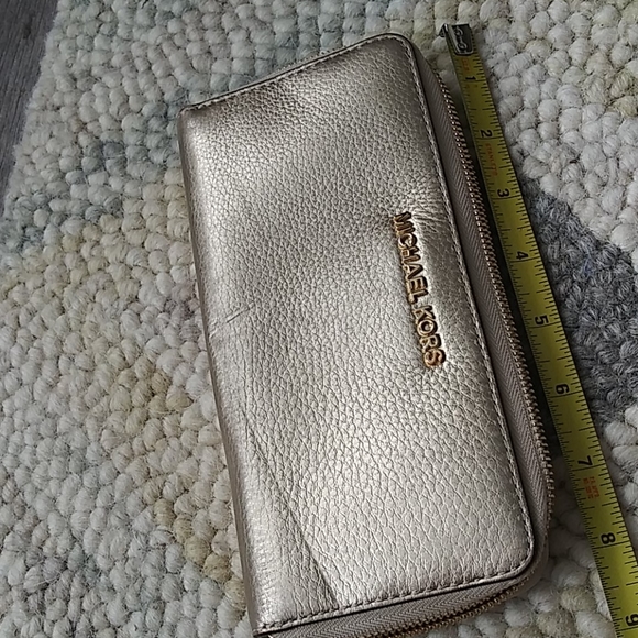 Michael Kors wallet - Picture 12 of 16